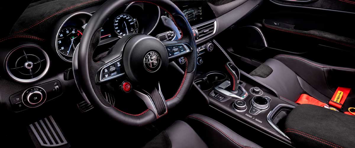 interior de lujo del Alfa Romeo Giulia GTA